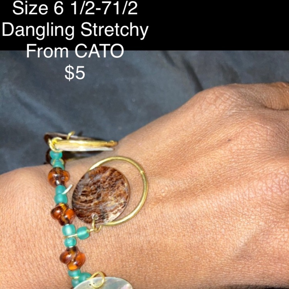 Dangling stretchy bracelet